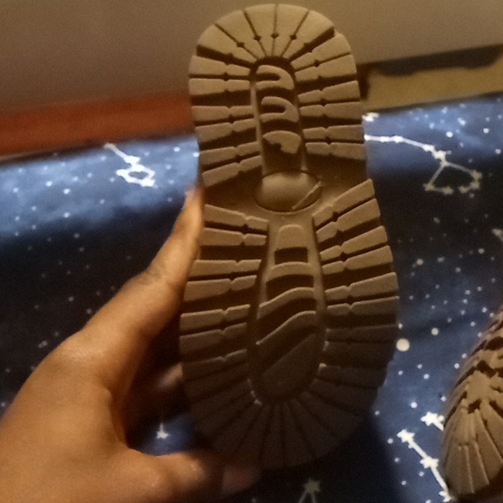 Shoes - Picture 3 of 4